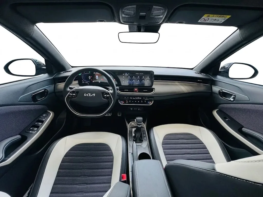 Sedán Kia K3 2027 GT Line en Lima — foto 7