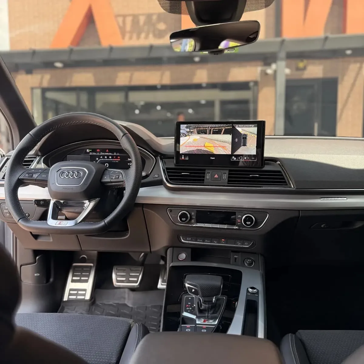SUV Audi SQ5 Sportback 2024 en Lima — foto 7