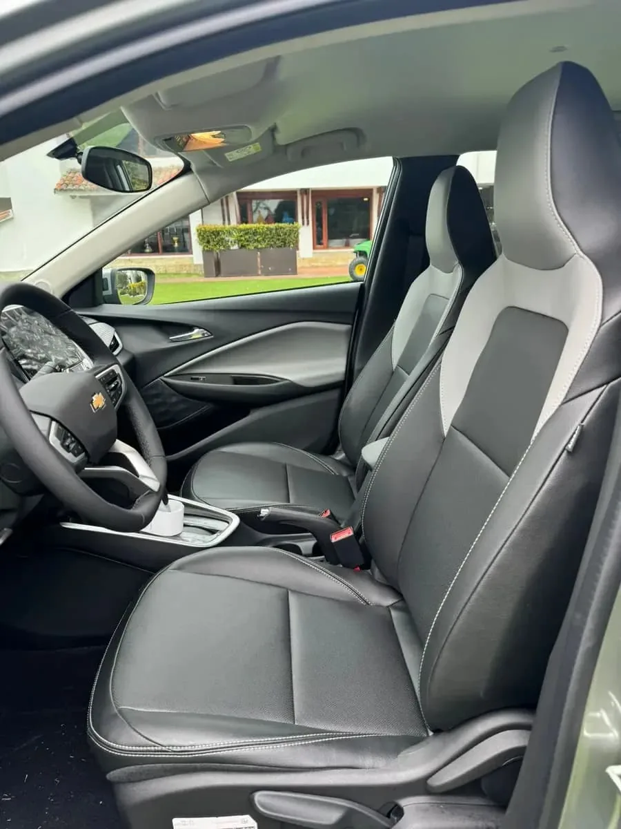 Sedán Chevrolet Onix Premier 2025 en Lima — foto 4