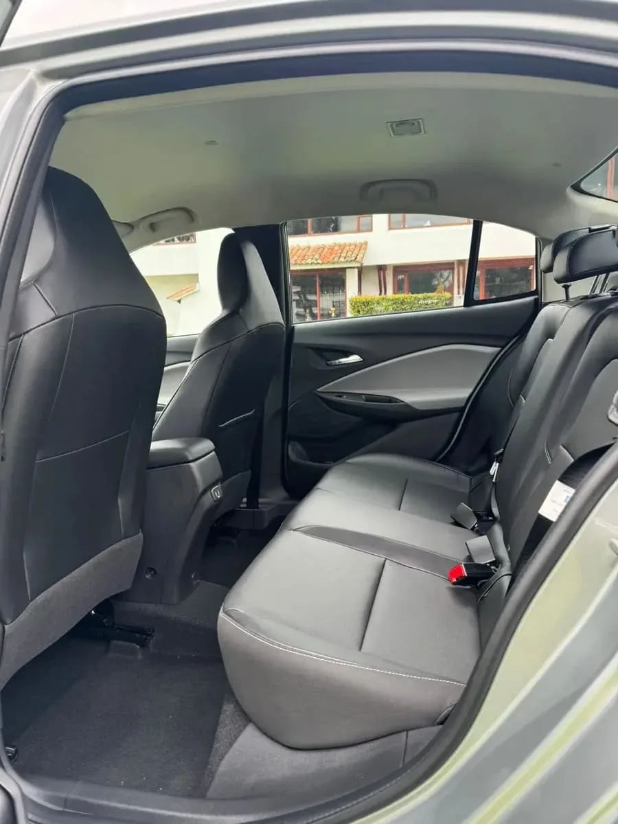 Sedán Chevrolet Onix Premier 2025 en Lima — foto 5