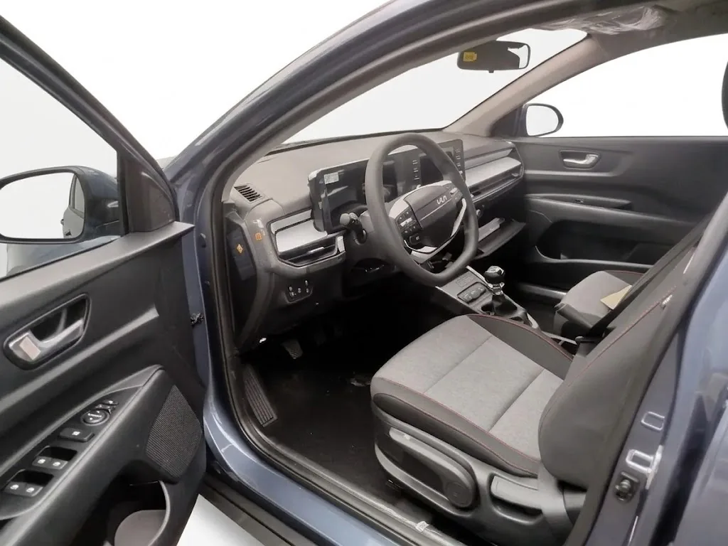 SUV Kia Stonic Desire 2027 en Lima — foto 4