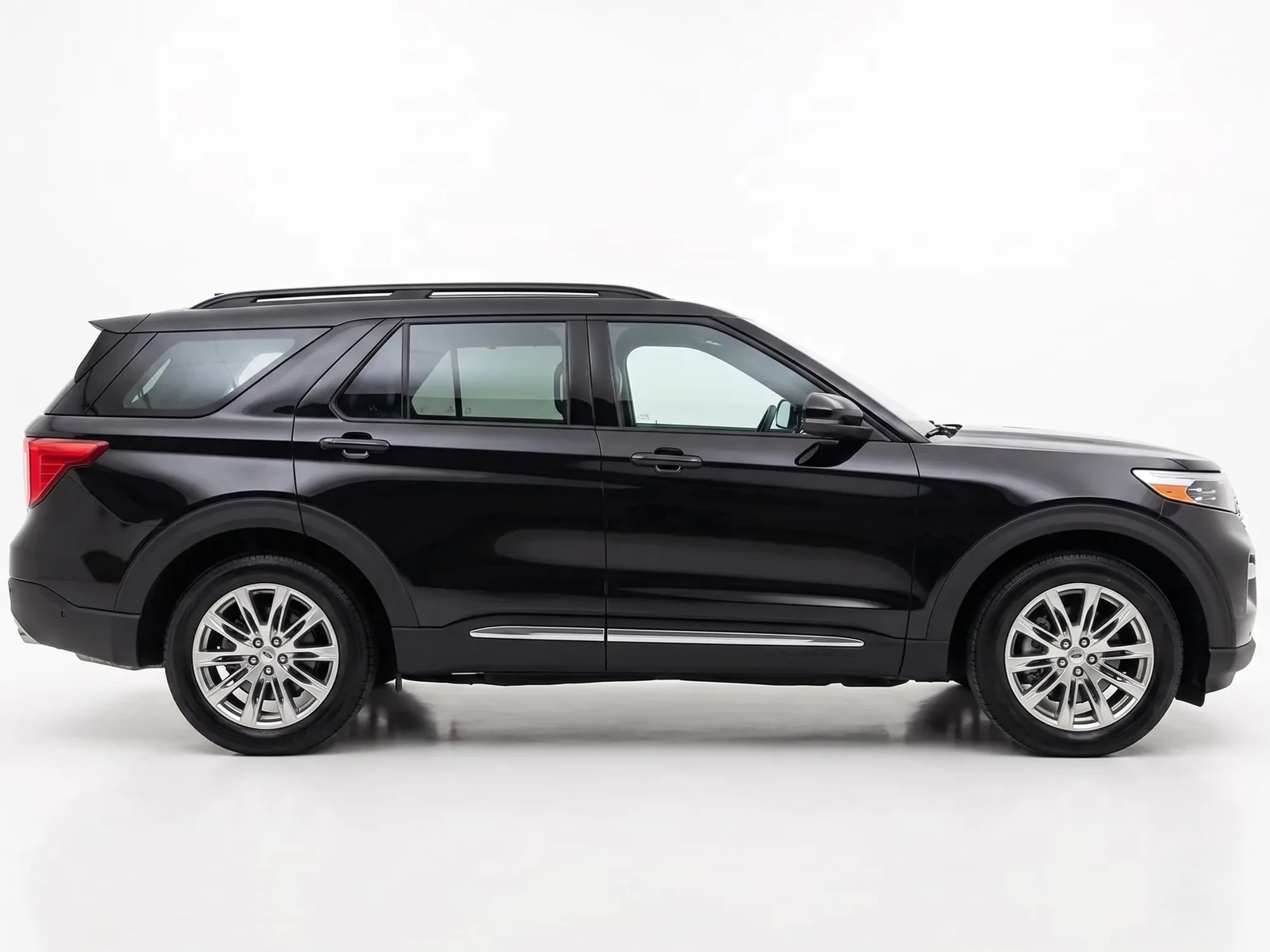 SUV Ford Explorer Platinum 2026 en Lima — foto 2