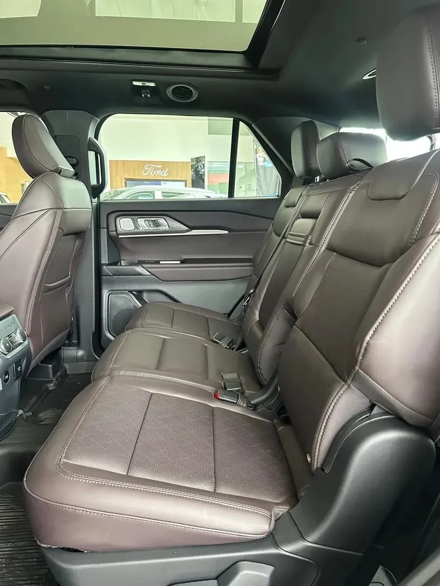 SUV Ford Explorer Platinum 2026 en Lima — foto 5