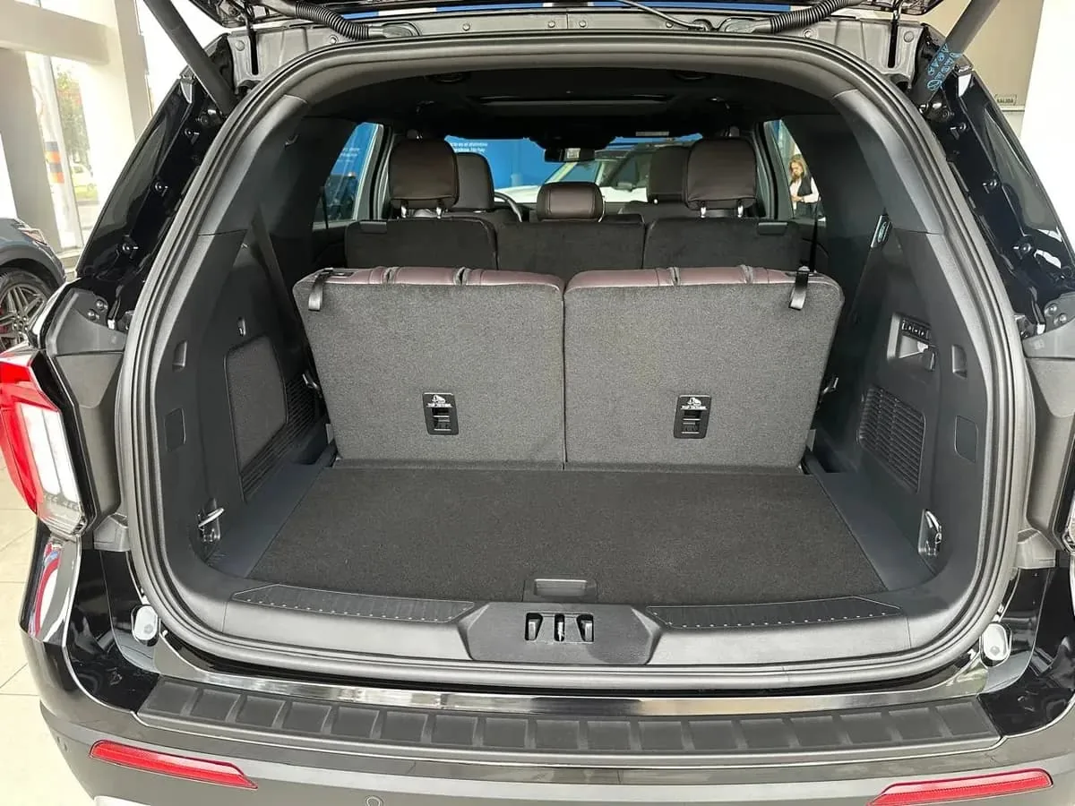 SUV Ford Explorer Platinum 2026 en Lima — foto 6