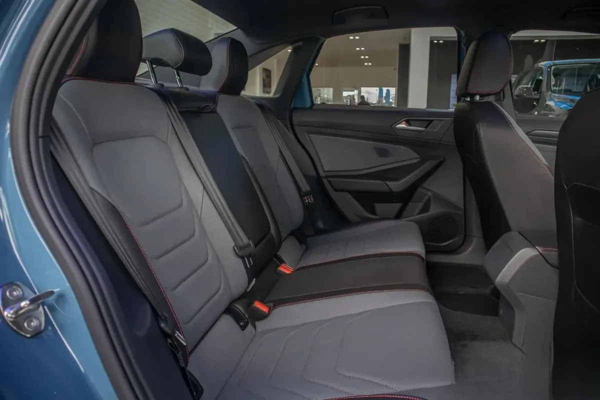 Sedán Volkswagen Jetta GLI 2026 en Lima — foto 5