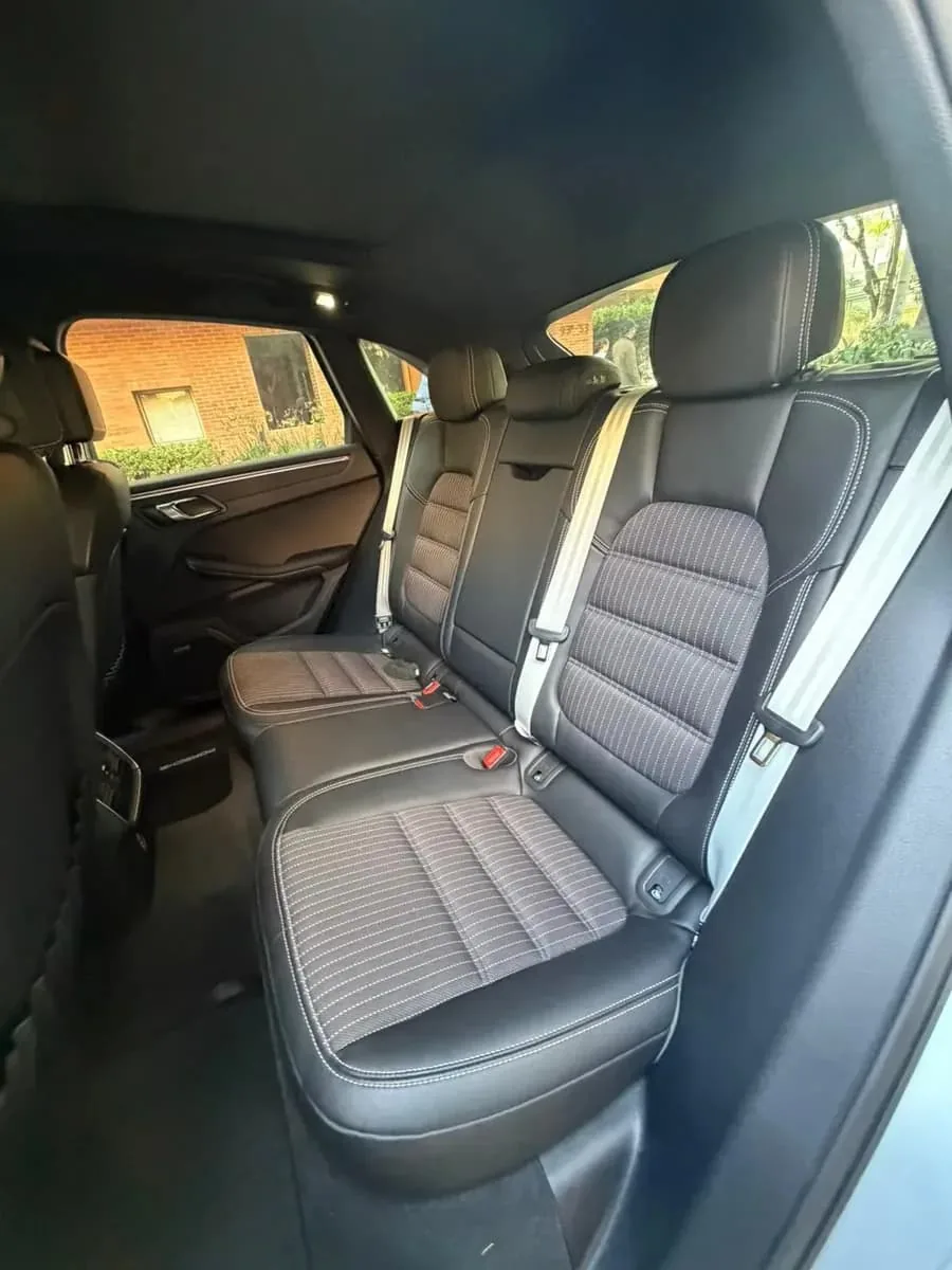 SUV Porsche Macan T 2025 en Lima — foto 6