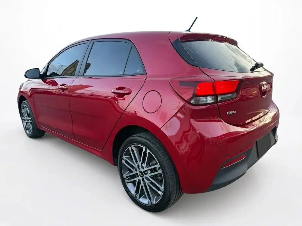 Hatchback Kia Rio Vibrant 2024 en Lima — foto 5