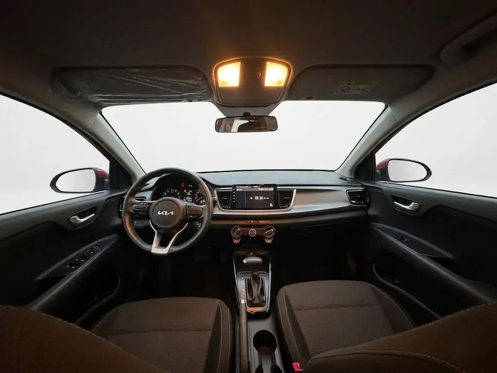 Hatchback Kia Rio Vibrant 2024 en Lima — foto 6