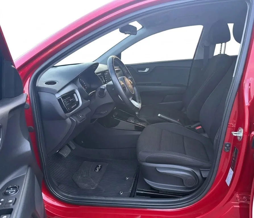 Hatchback Kia Rio Vibrant 2024 en Lima — foto 7