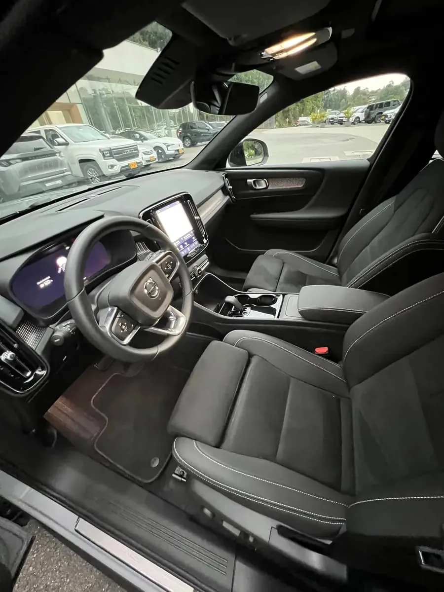SUV Volvo EX 40 Plus 2026 en Lima — foto 7