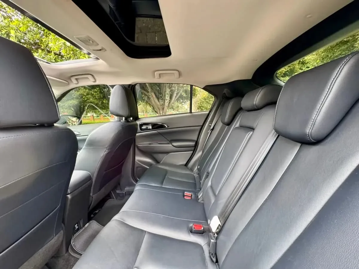 SUV Mitsubishi Eclipse Cross 2024 en Lima — foto 9