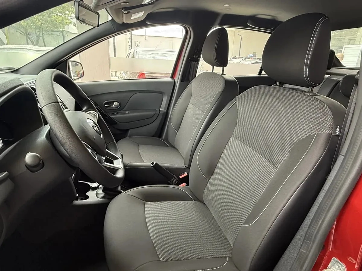 Sedán Renault Logan Life 2027 en Lima — foto 6