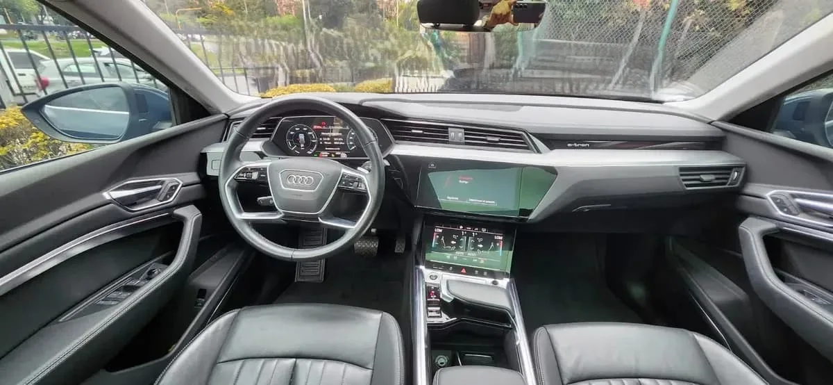 SUV Audi E-Tron Sportback 2023 en Lima — foto 8