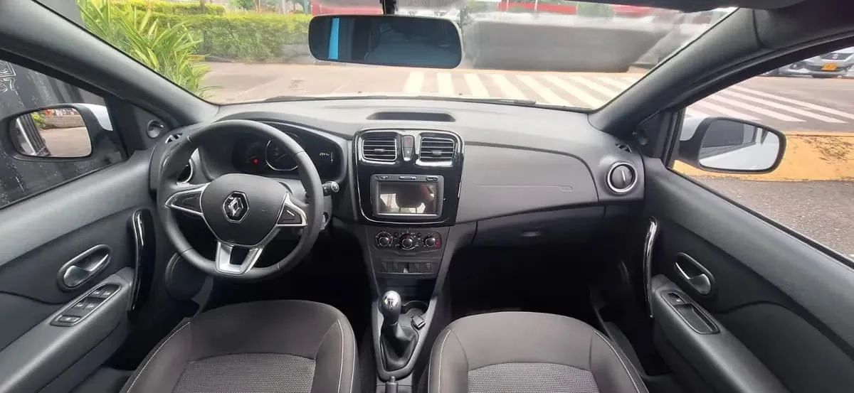 Hatchback Renault Sandero Life Plus 2026 en Lima — foto 6