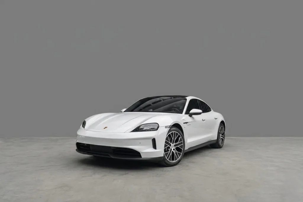 Sedán Porsche Taycan 2025 en Lima