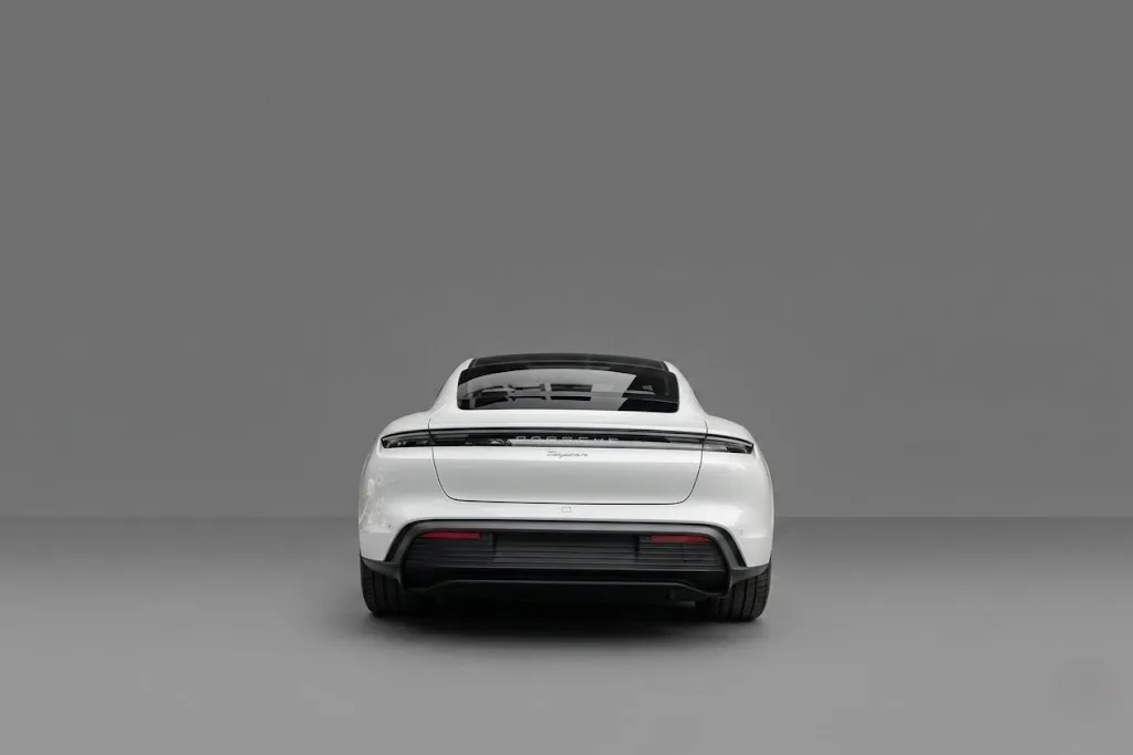 Sedán Porsche Taycan 2025 en Lima — foto 3