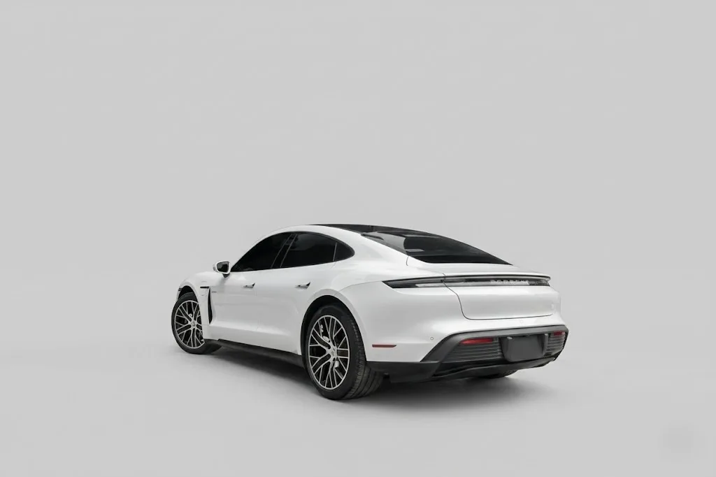 Sedán Porsche Taycan 2025 en Lima — foto 4