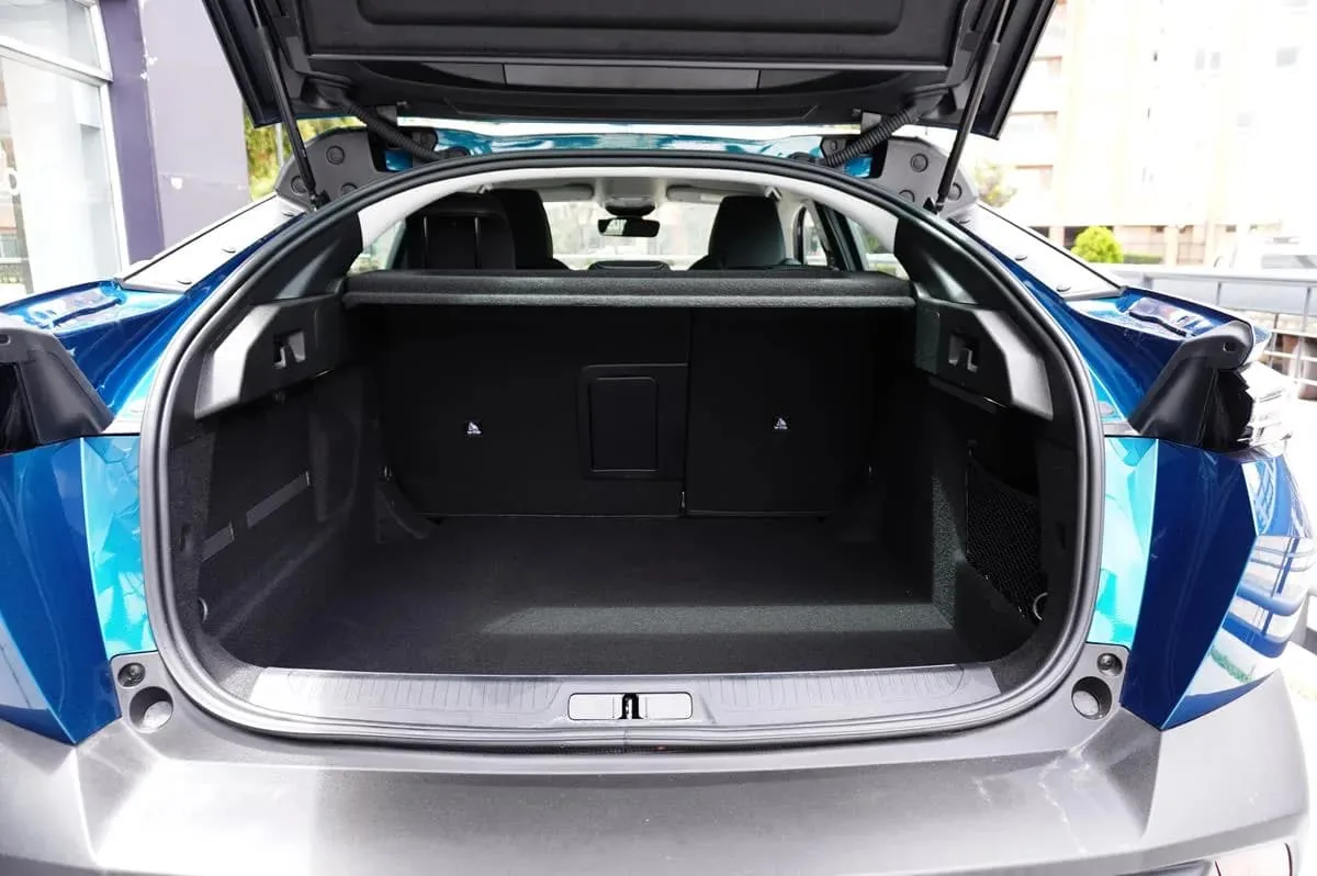 Sedán Peugeot 408 2026 en Lima — foto 5