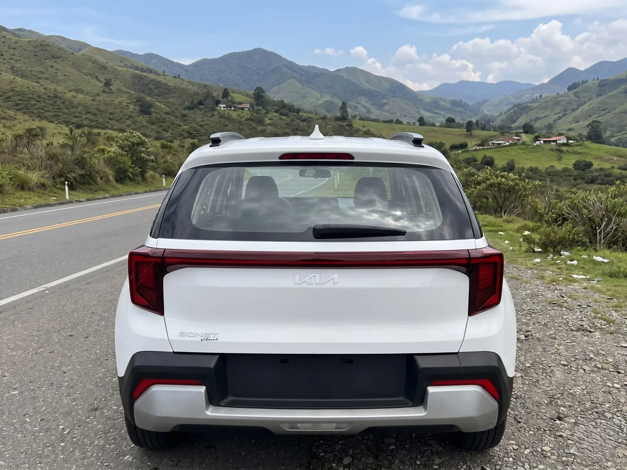 SUV Kia Sonet Vibrant 2026 en Lima — foto 2