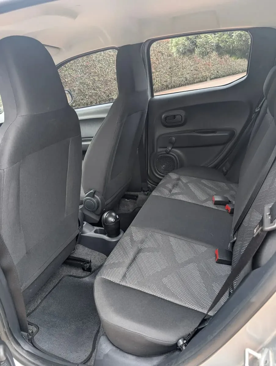 Hatchback Fiat Mobi 2024 en Lima — foto 7