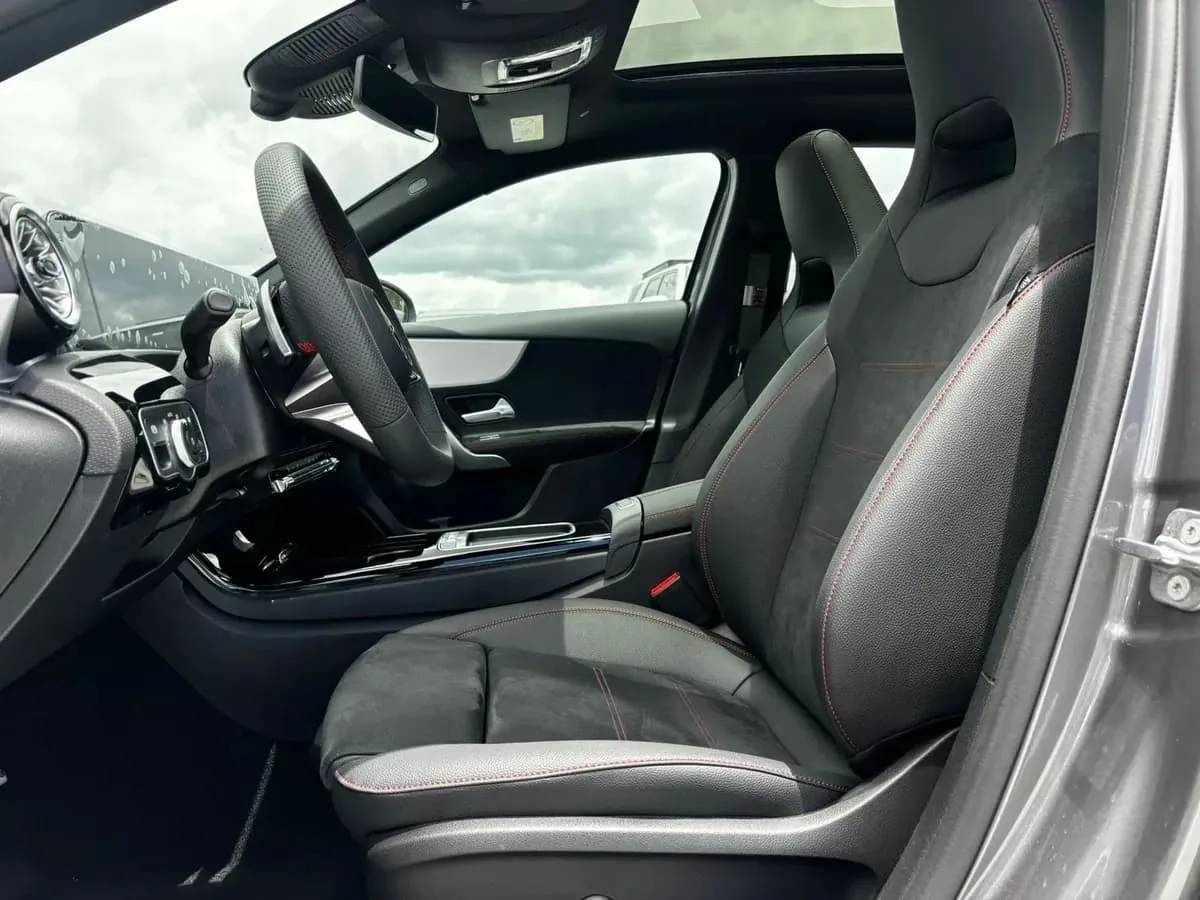 Sedán Mercedes-Benz A 250 2027 en Lima — foto 7