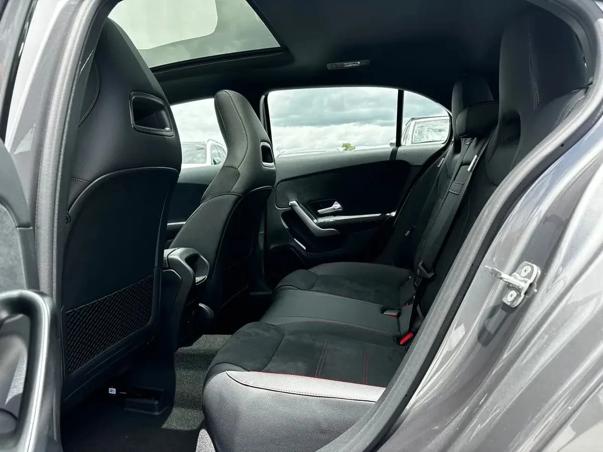 Sedán Mercedes-Benz A 250 2027 en Lima — foto 8