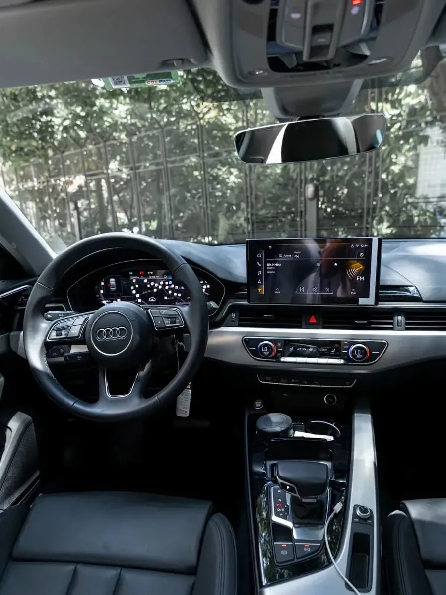 Sedán Audi A4 40 TFSI 2025 en Lima — foto 5
