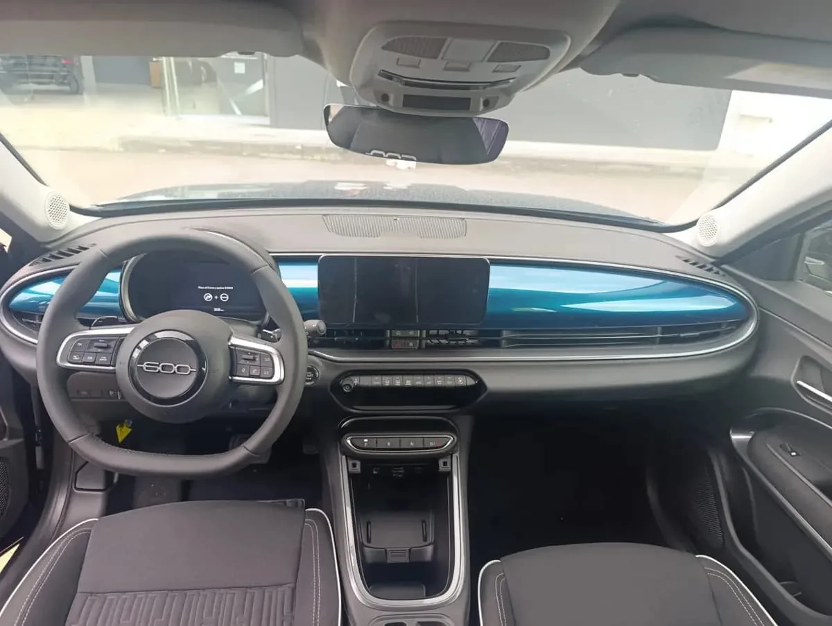 SUV Fiat 600 Hybrid 2026 en Lima — foto 4
