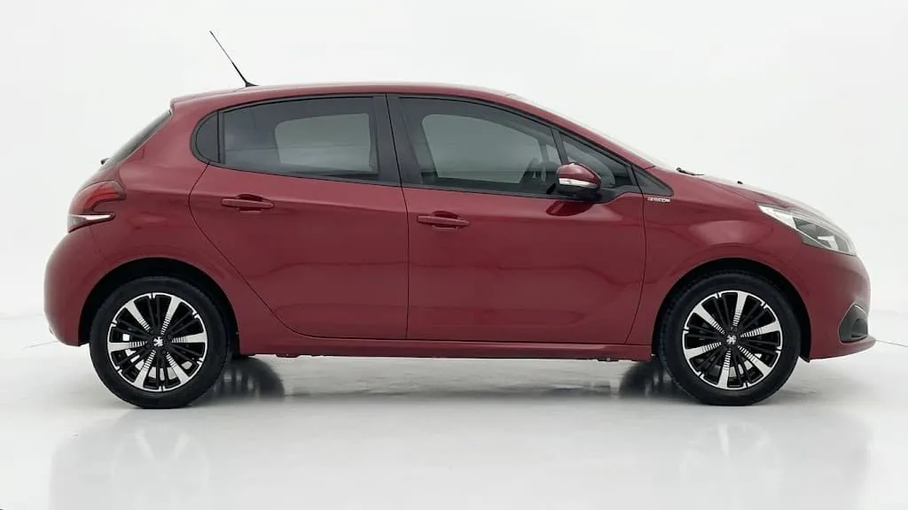 Hatchback Peugeot 208 2018 en Lima — foto 3