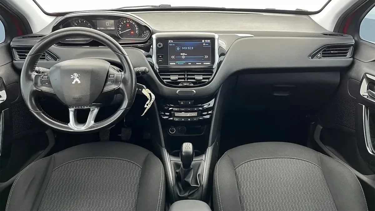 Hatchback Peugeot 208 2018 en Lima — foto 6