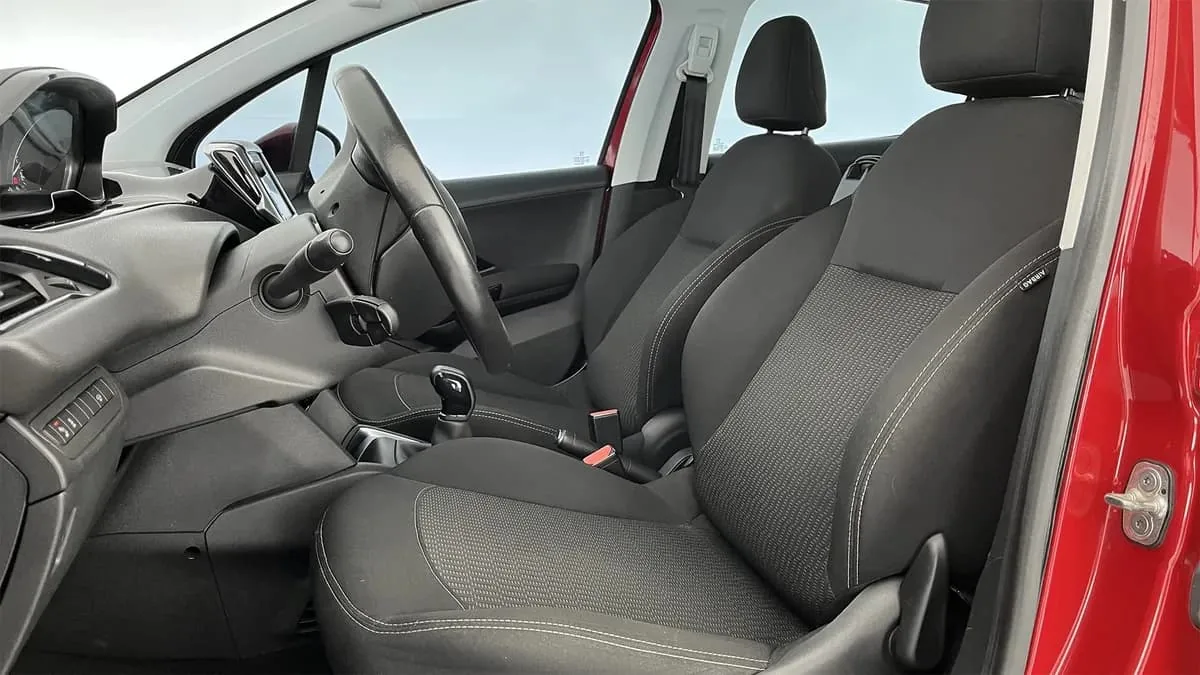 Hatchback Peugeot 208 2018 en Lima — foto 7