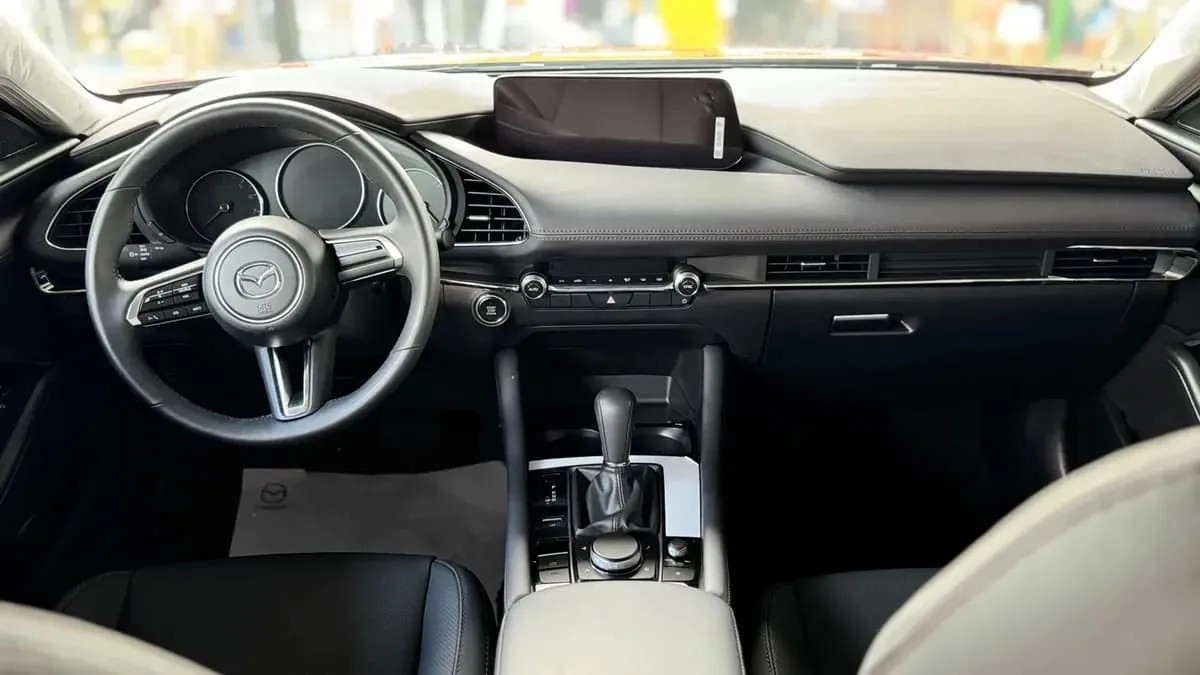 Sedán Mazda 3 Touring MHEV 2027 en Arequipa — foto 4