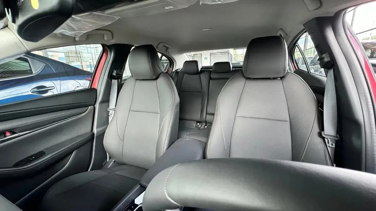 Sedán Mazda 3 Touring MHEV 2027 en Arequipa — foto 5