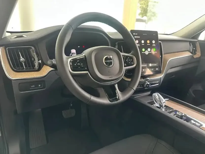 SUV Volvo XC 60 T6 2026 en Trujillo — foto 4