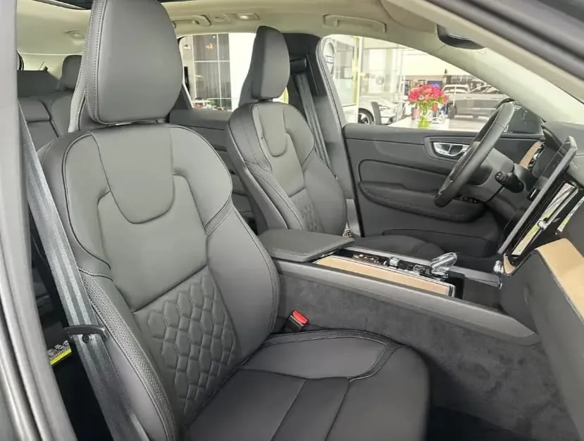 SUV Volvo XC 60 T6 2026 en Trujillo — foto 5