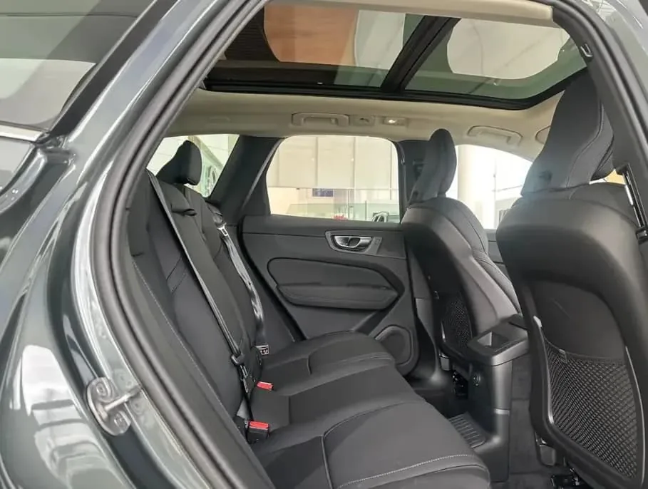 SUV Volvo XC 60 T6 2026 en Trujillo — foto 6