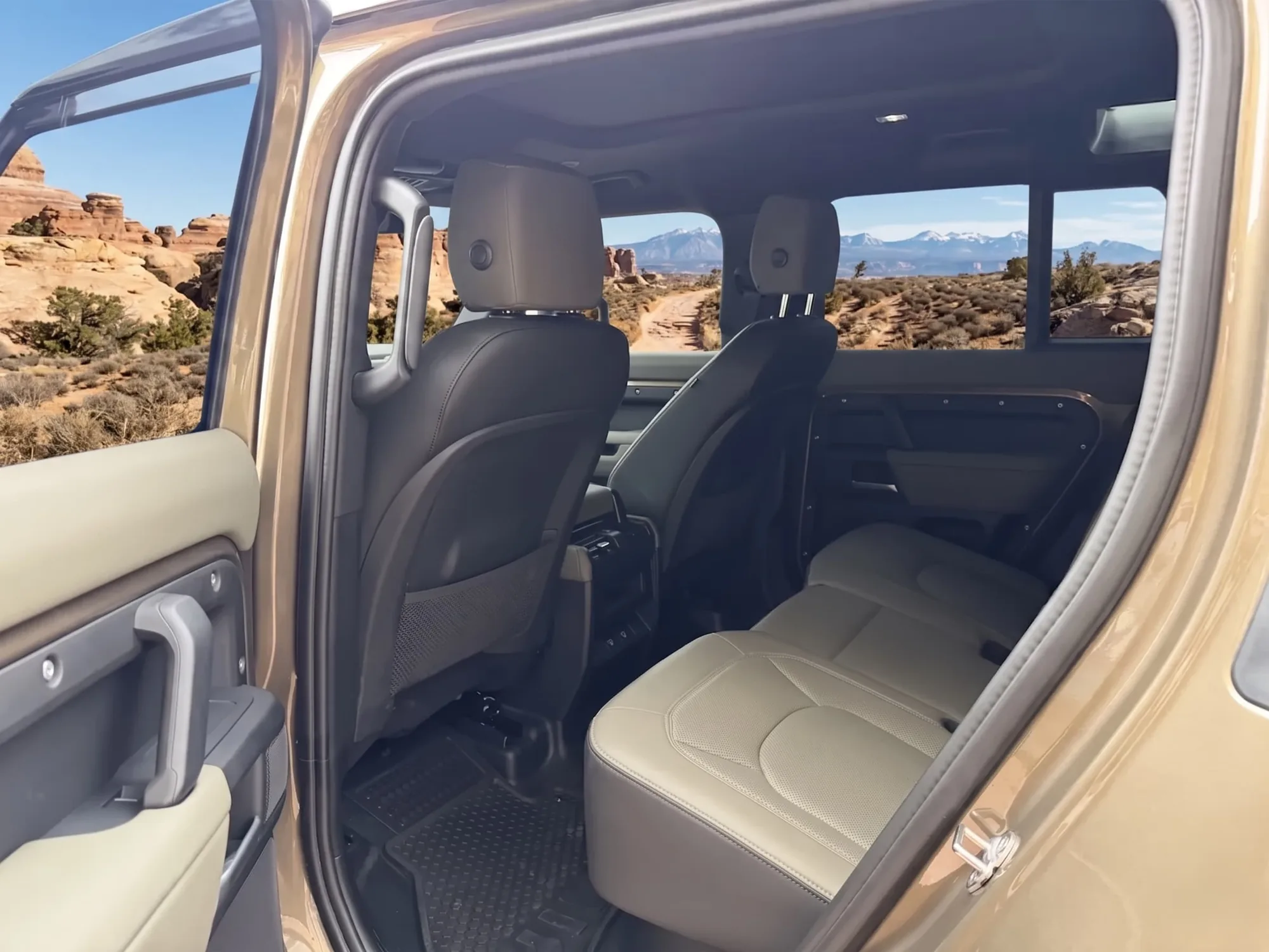 Camioneta Land Rover Defender 2025 en Trujillo — foto 7