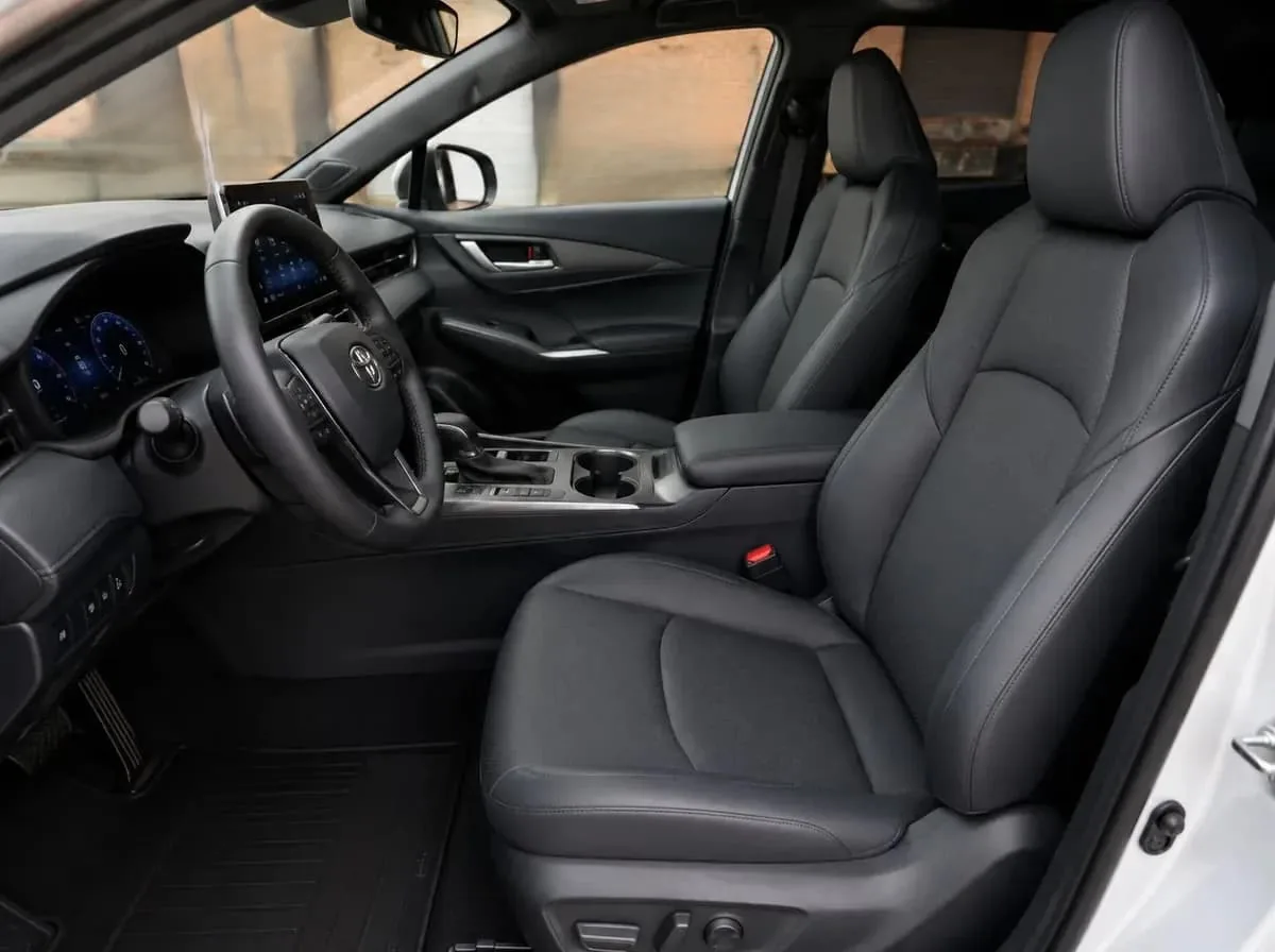SUV Toyota RAV4 Limited HEV 2026 en Trujillo — foto 7
