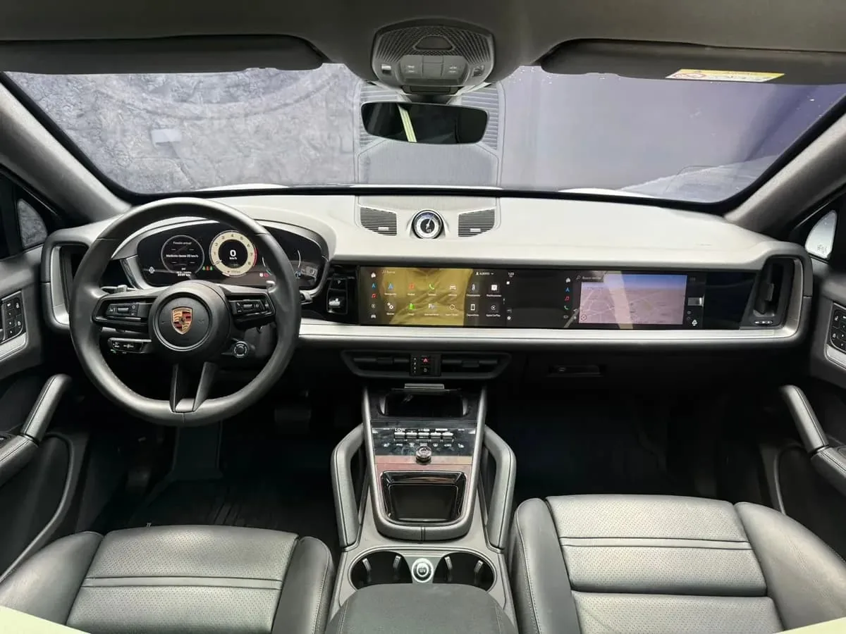 SUV Porsche Cayenne E-Hybrid 2025 en Chiclayo — foto 5