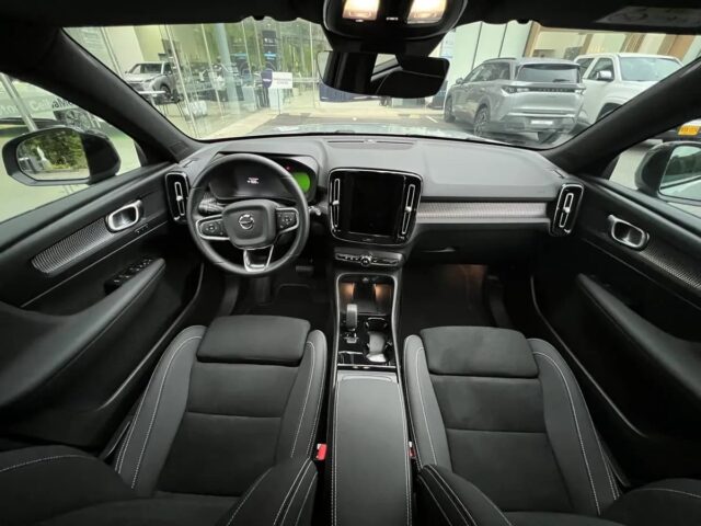 Volvo EX 40 Plus 2026